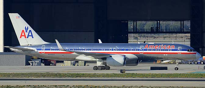American Boeing 757-223 N689AA, Los Angeles international Airport, January 19, 2015